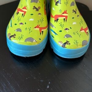 Kid Modern Made Kids Rain Boots. Kids Size Large